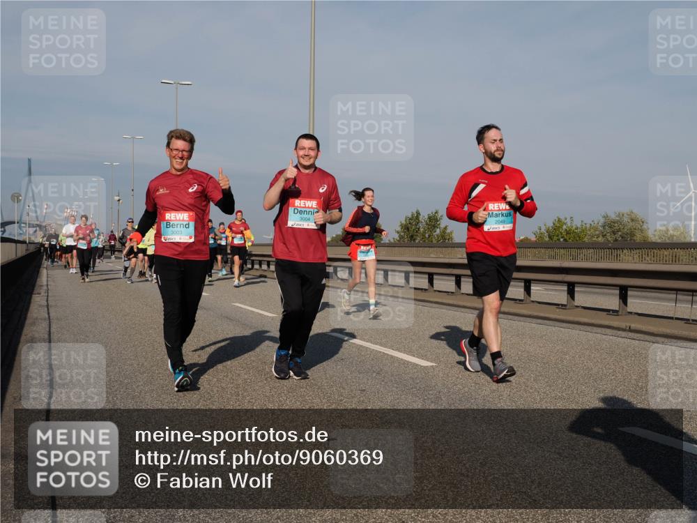 03.10.2025 - Köhlbrandbrückenlauf Fabian Wolf http://msf.ph/oto/9060369 03.10.2025 10:05:12 Position 3 3003, 3004, 2049 meine-sportfotos.de