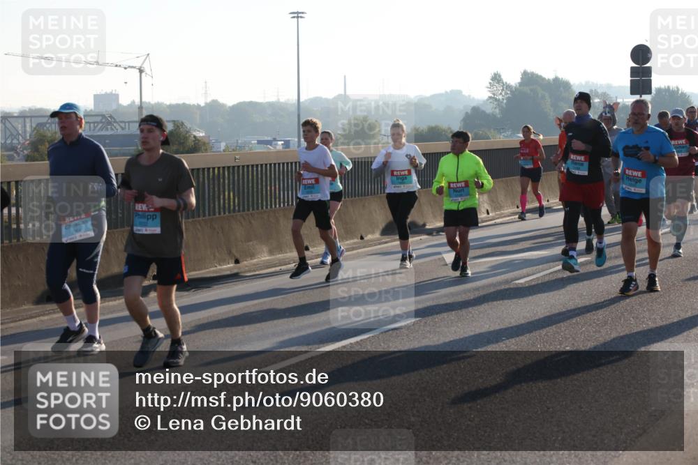03.10.2025 - Köhlbrandbrückenlauf Lena Gebhardt http://msf.ph/oto/9060380 03.10.2025 09:19:15 Position 1  meine-sportfotos.de