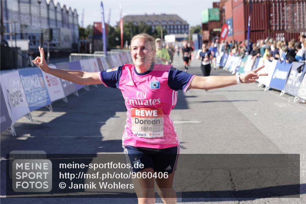 03.10.2025 - Köhlbrandbrückenlauf Jannik Wohlers http://msf.ph/oto/9060406 03.10.2025 13:12:48 Ziel 4048, 4391, 4392, 4527, 4671, 4855, 4965, 4975, 5874, 5916, 6497, 6588, 6791 meine-sportfotos.de