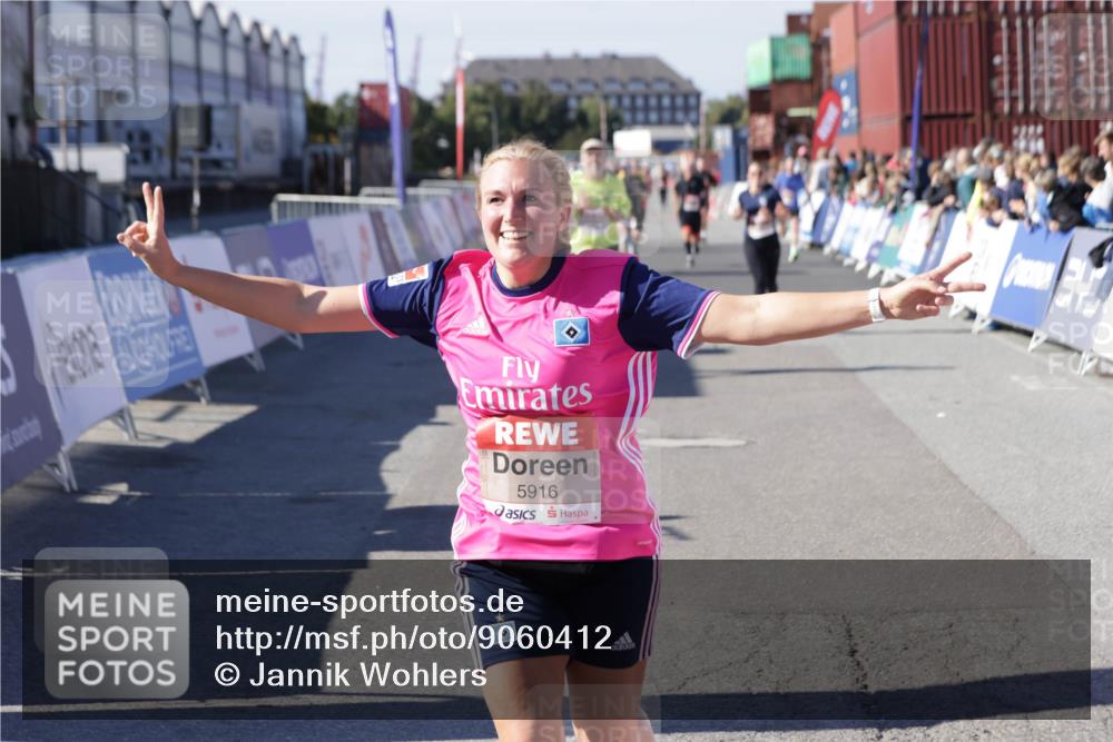 03.10.2025 - Köhlbrandbrückenlauf Jannik Wohlers http://msf.ph/oto/9060412 03.10.2025 13:12:48 Ziel 4048, 4391, 4392, 4527, 4671, 4855, 4965, 4975, 5874, 5916, 6497, 6588, 6791 meine-sportfotos.de