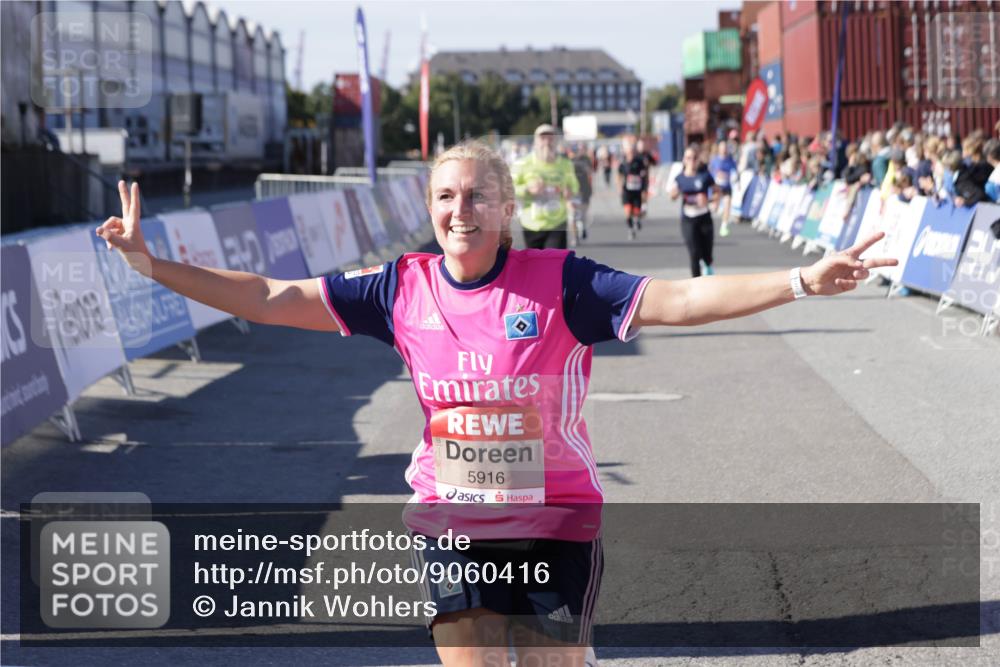 03.10.2025 - Köhlbrandbrückenlauf Jannik Wohlers http://msf.ph/oto/9060416 03.10.2025 13:12:48 Ziel 4048, 4391, 4392, 4527, 4671, 4855, 4965, 4975, 5874, 5916, 6497, 6588, 6791 meine-sportfotos.de
