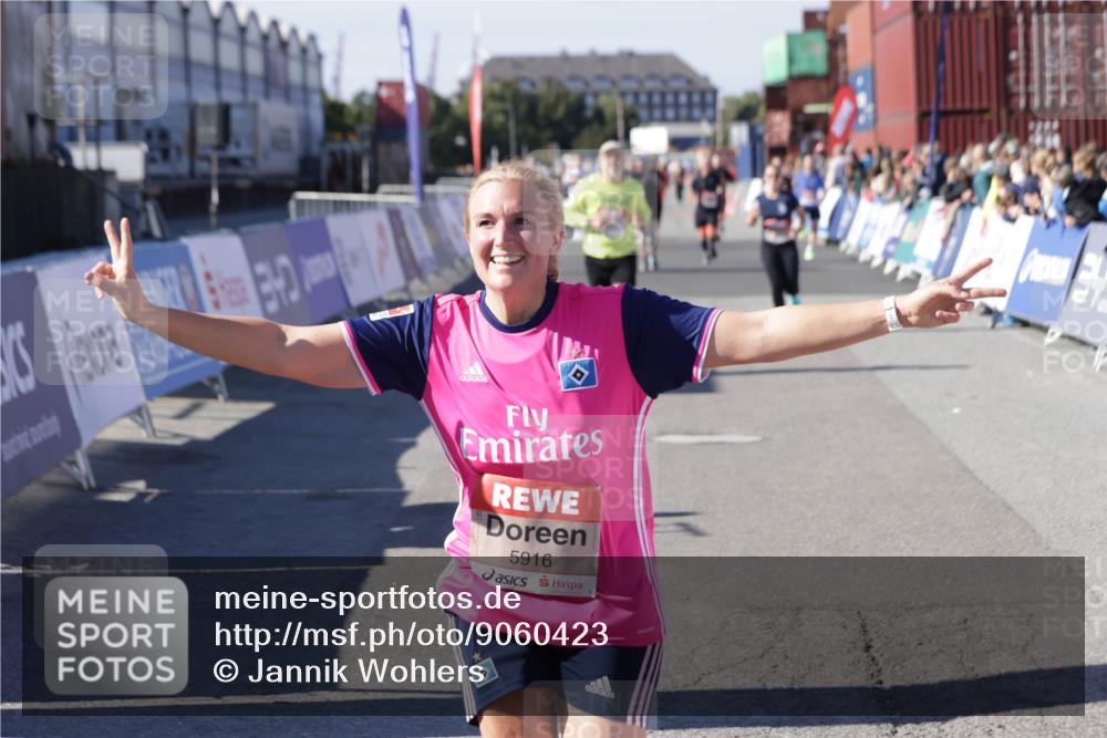 03.10.2025 - Köhlbrandbrückenlauf Jannik Wohlers http://msf.ph/oto/9060423 03.10.2025 13:12:48 Ziel 4048, 4391, 4392, 4527, 4671, 4855, 4965, 4975, 5874, 5916, 6497, 6588, 6791 meine-sportfotos.de