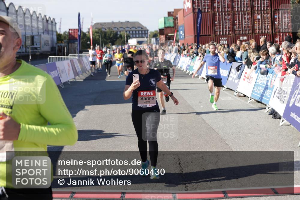 03.10.2025 - Köhlbrandbrückenlauf Jannik Wohlers http://msf.ph/oto/9060430 03.10.2025 13:12:53 Ziel 4391, 4392, 4446, 4487, 4527, 4671, 4855, 4965, 4975, 5673, 5674, 5916, 6497, 6530, 6791 meine-sportfotos.de