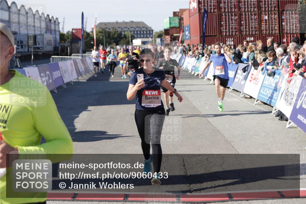 03.10.2025 - Köhlbrandbrückenlauf Jannik Wohlers http://msf.ph/oto/9060433 03.10.2025 13:12:53 Ziel 4391, 4392, 4446, 4487, 4527, 4671, 4855, 4965, 4975, 5673, 5674, 5916, 6497, 6530, 6791 meine-sportfotos.de