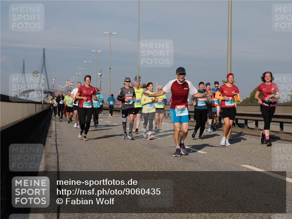 03.10.2025 - Köhlbrandbrückenlauf Fabian Wolf http://msf.ph/oto/9060435 03.10.2025 10:05:15 Position 3 2439, 1984 meine-sportfotos.de