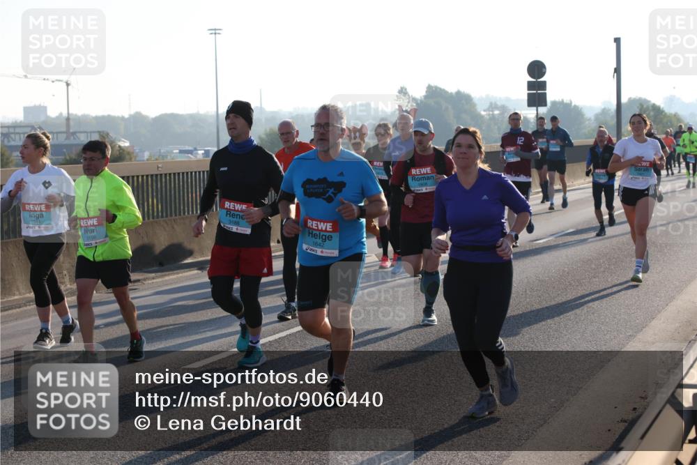 03.10.2025 - Köhlbrandbrückenlauf Lena Gebhardt http://msf.ph/oto/9060440 03.10.2025 09:19:17 Position 1 1944, 3198, 3188, 1642, 1808, 12 meine-sportfotos.de