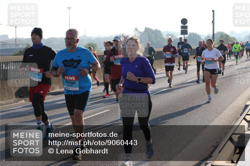03.10.2025 - Köhlbrandbrückenlauf Lena Gebhardt http://msf.ph/oto/9060443 03.10.2025 09:19:18 Position 1 3188, 1642, 180, 12 meine-sportfotos.de