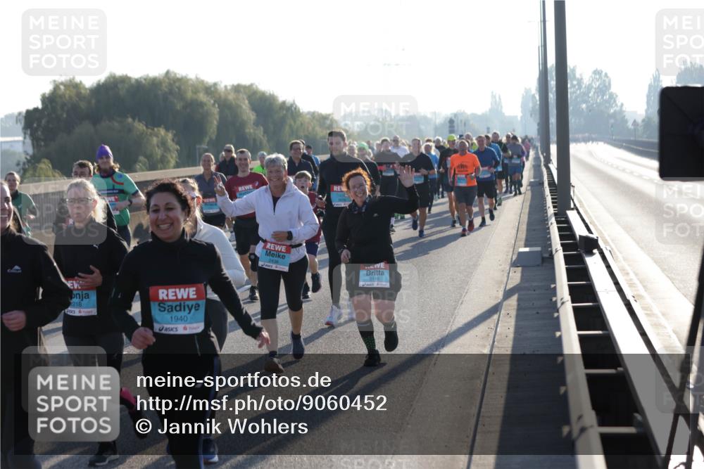 03.10.2025 - Köhlbrandbrückenlauf Jannik Wohlers http://msf.ph/oto/9060452 03.10.2025 09:22:39 Position 3 2218, 1940, 2436, 2116 meine-sportfotos.de