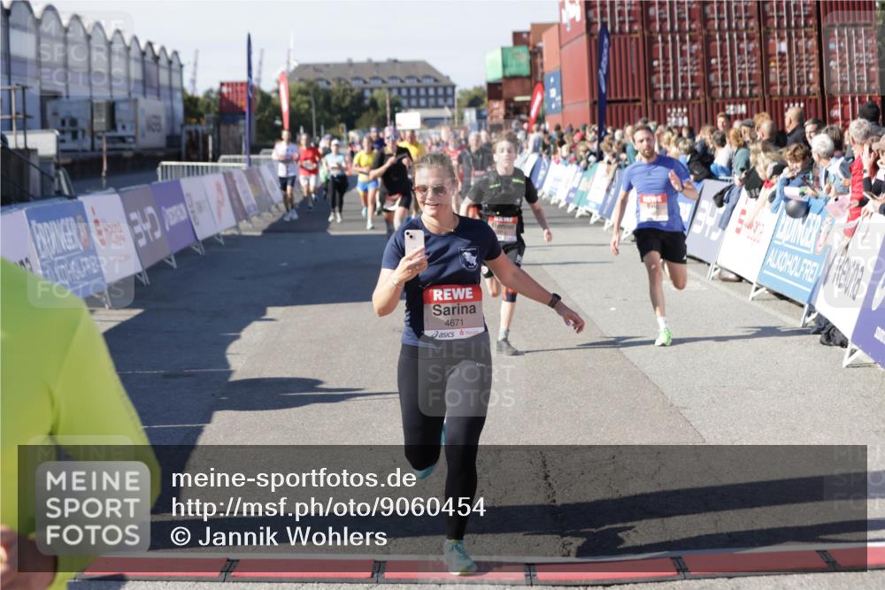 03.10.2025 - Köhlbrandbrückenlauf Jannik Wohlers http://msf.ph/oto/9060454 03.10.2025 13:12:53 Ziel 4391, 4392, 4446, 4487, 4527, 4671, 4855, 4965, 4975, 5673, 5674, 5916, 6497, 6530, 6791 meine-sportfotos.de