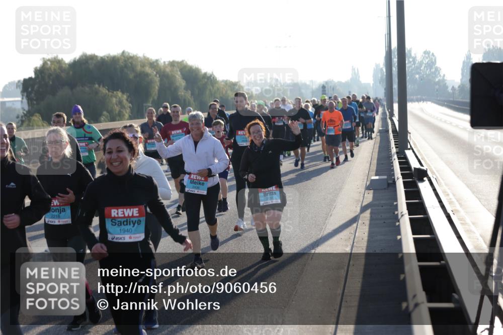 03.10.2025 - Köhlbrandbrückenlauf Jannik Wohlers http://msf.ph/oto/9060456 03.10.2025 09:22:39 Position 3 2218, 1940, 2436, 2116 meine-sportfotos.de