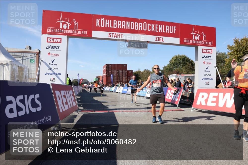 03.10.2025 - Köhlbrandbrückenlauf Lena Gebhardt http://msf.ph/oto/9060482 03.10.2025 13:10:48 Ziel 4081, 4352, 4401, 4412, 4488, 4514, 5410, 5753, 5791, 6269, 6273, 6274 meine-sportfotos.de