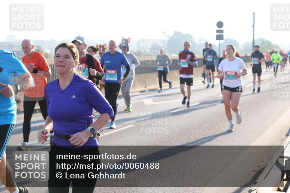 03.10.2025 - Köhlbrandbrückenlauf Lena Gebhardt http://msf.ph/oto/9060488 03.10.2025 09:19:19 Position 1  meine-sportfotos.de