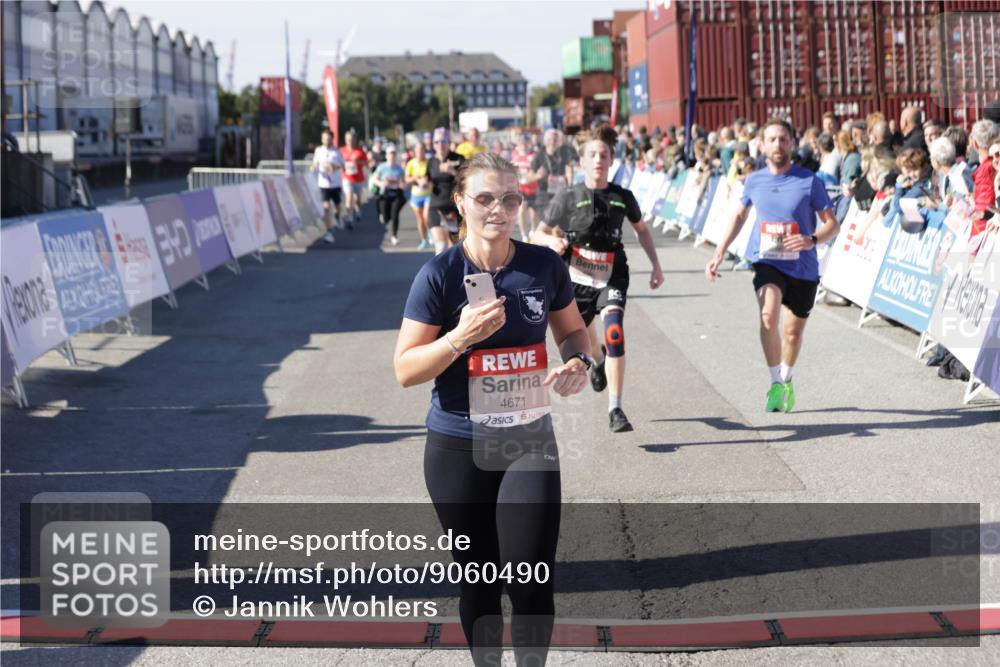 03.10.2025 - Köhlbrandbrückenlauf Jannik Wohlers http://msf.ph/oto/9060490 03.10.2025 13:12:54 Ziel 4446, 4487, 4527, 4559, 4628, 4671, 4855, 4965, 4975, 5381, 5673, 5674, 5916, 6497, 6530, 6791 meine-sportfotos.de