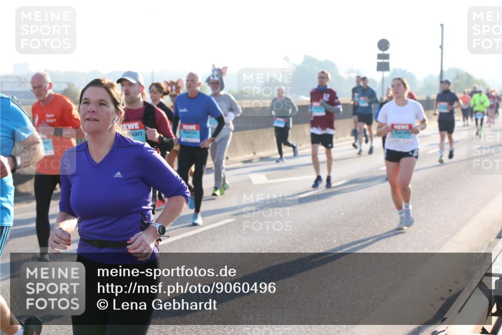 03.10.2025 - Köhlbrandbrückenlauf Lena Gebhardt http://msf.ph/oto/9060496 03.10.2025 09:19:19 Position 1  meine-sportfotos.de