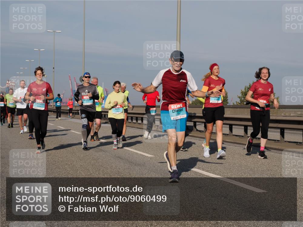03.10.2025 - Köhlbrandbrückenlauf Fabian Wolf http://msf.ph/oto/9060499 03.10.2025 10:05:16 Position 3 2439, 1717, 1984, 2169 meine-sportfotos.de