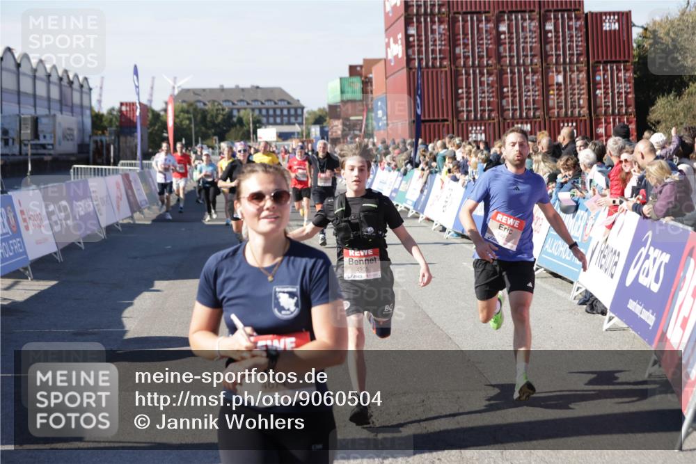 03.10.2025 - Köhlbrandbrückenlauf Jannik Wohlers http://msf.ph/oto/9060504 03.10.2025 13:12:54 Ziel 4446, 4487, 4527, 4559, 4628, 4671, 4855, 4965, 4975, 5381, 5673, 5674, 5916, 6497, 6530, 6791 meine-sportfotos.de