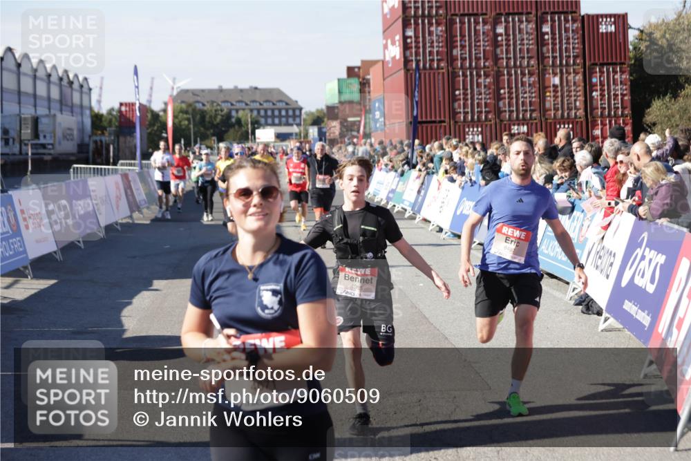 03.10.2025 - Köhlbrandbrückenlauf Jannik Wohlers http://msf.ph/oto/9060509 03.10.2025 13:12:54 Ziel 4446, 4487, 4527, 4559, 4628, 4671, 4855, 4965, 4975, 5381, 5673, 5674, 5916, 6497, 6530, 6791 meine-sportfotos.de