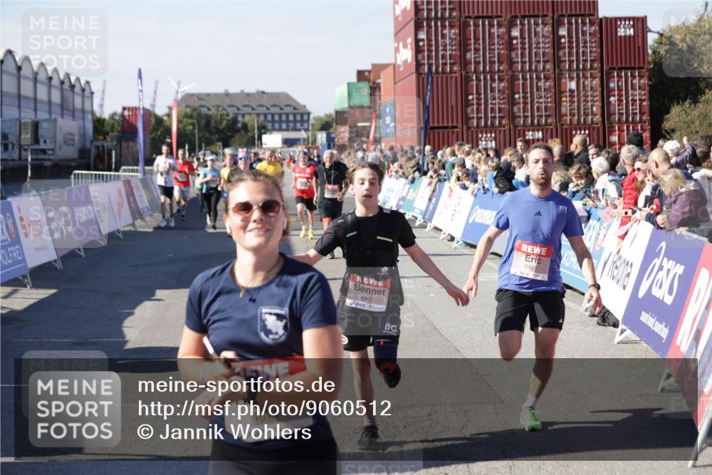 03.10.2025 - Köhlbrandbrückenlauf Jannik Wohlers http://msf.ph/oto/9060512 03.10.2025 13:12:54 Ziel 4446, 4487, 4527, 4559, 4628, 4671, 4855, 4965, 4975, 5381, 5673, 5674, 5916, 6497, 6530, 6791 meine-sportfotos.de