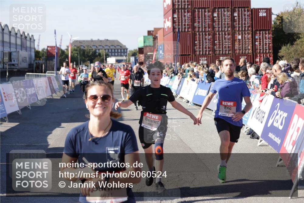 03.10.2025 - Köhlbrandbrückenlauf Jannik Wohlers http://msf.ph/oto/9060524 03.10.2025 13:12:54 Ziel 4446, 4487, 4527, 4559, 4628, 4671, 4855, 4965, 4975, 5381, 5673, 5674, 5916, 6497, 6530, 6791 meine-sportfotos.de