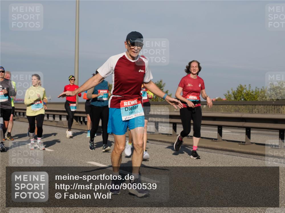 03.10.2025 - Köhlbrandbrückenlauf Fabian Wolf http://msf.ph/oto/9060539 03.10.2025 10:05:17 Position 3 1717, 1762, 1984 meine-sportfotos.de