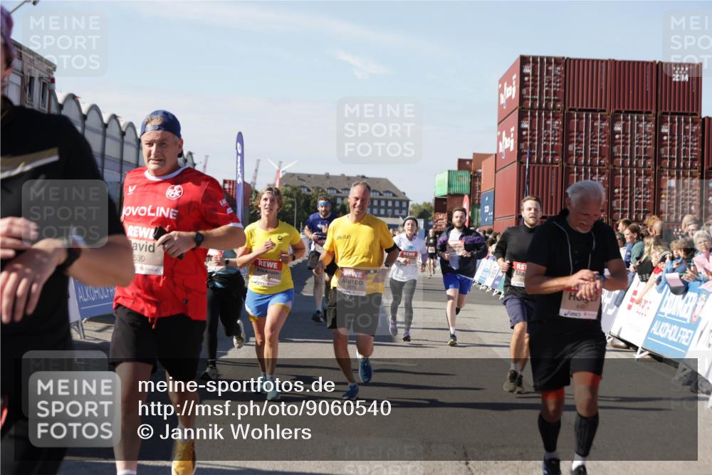 03.10.2025 - Köhlbrandbrückenlauf Jannik Wohlers http://msf.ph/oto/9060540 03.10.2025 13:12:59 Ziel 4446, 4487, 4528, 4559, 4628, 4671, 4748, 4965, 5051, 5381, 5673, 5674, 6303, 6496, 6497, 6530, 6791 meine-sportfotos.de