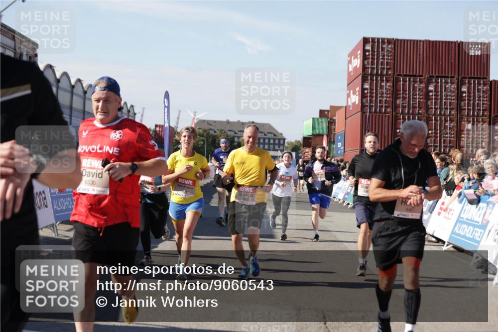 03.10.2025 - Köhlbrandbrückenlauf Jannik Wohlers http://msf.ph/oto/9060543 03.10.2025 13:12:59 Ziel 4446, 4487, 4528, 4559, 4628, 4671, 4748, 4965, 5051, 5381, 5673, 5674, 6303, 6496, 6497, 6530, 6791 meine-sportfotos.de