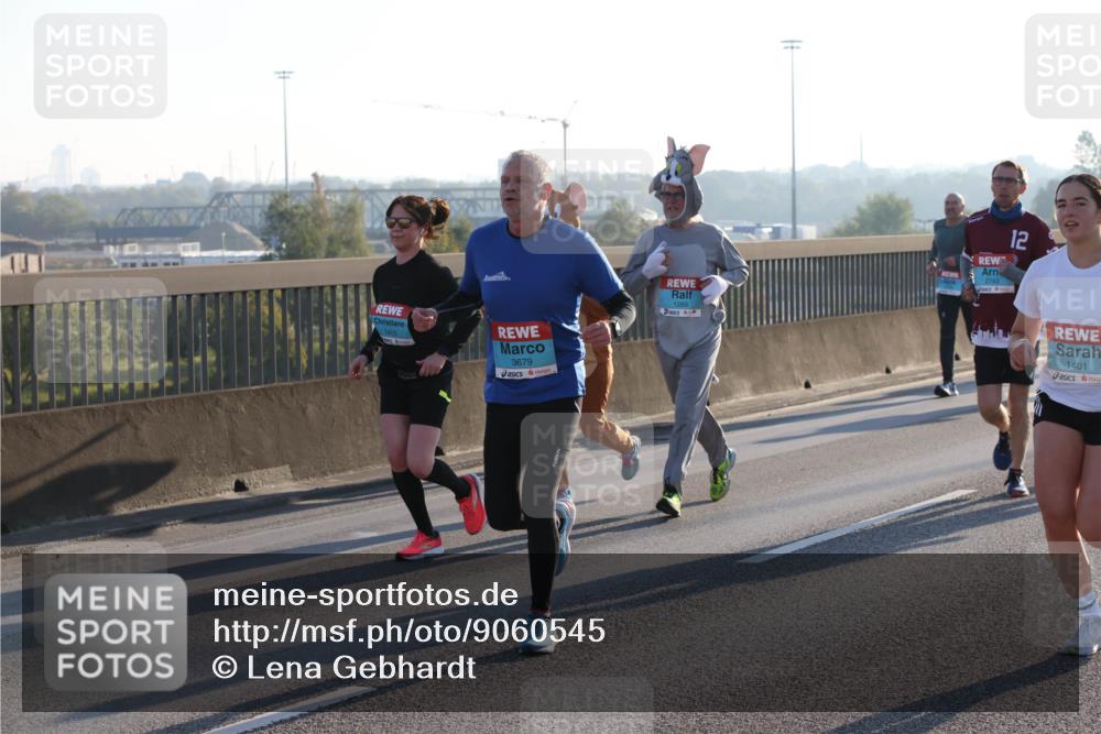 03.10.2025 - Köhlbrandbrückenlauf Lena Gebhardt http://msf.ph/oto/9060545 03.10.2025 09:19:20 Position 1 1413, 3679, 1289, 12, 2743, 1401 meine-sportfotos.de