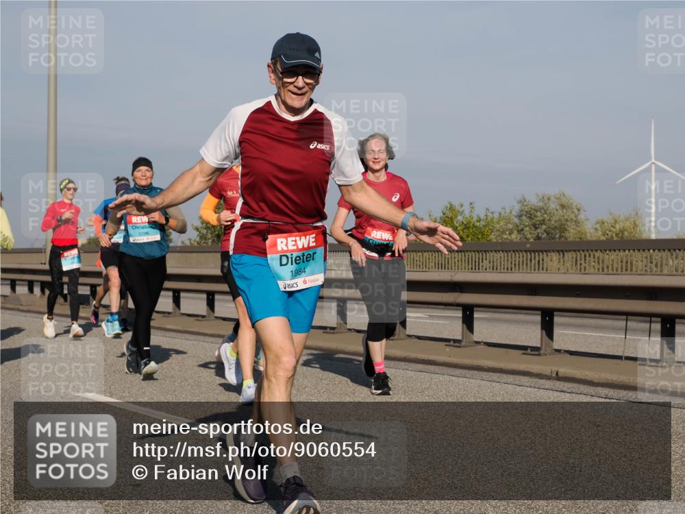 03.10.2025 - Köhlbrandbrückenlauf Fabian Wolf http://msf.ph/oto/9060554 03.10.2025 10:05:17 Position 3 2296, 1984 meine-sportfotos.de