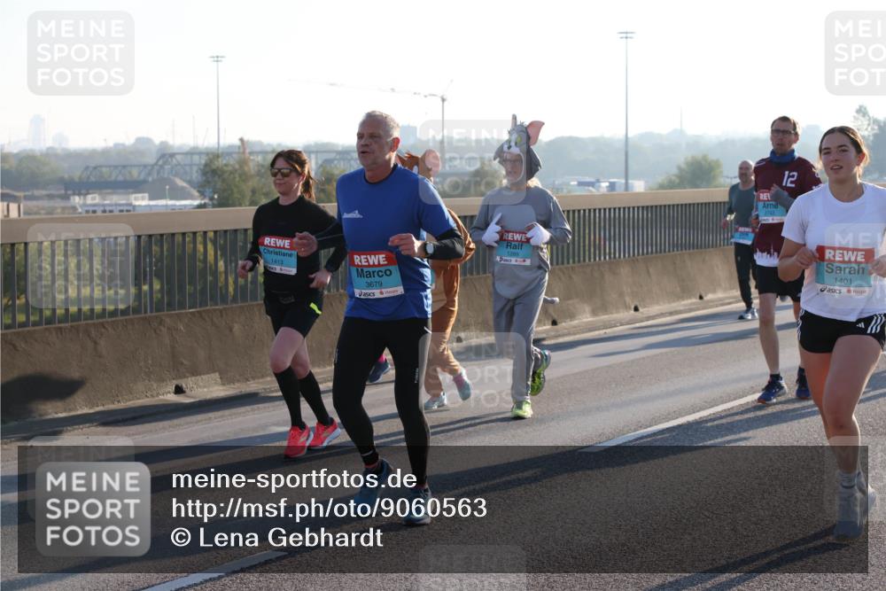 03.10.2025 - Köhlbrandbrückenlauf Lena Gebhardt http://msf.ph/oto/9060563 03.10.2025 09:19:20 Position 1 1413, 3679, 1289, 2743, 12, 1401 meine-sportfotos.de