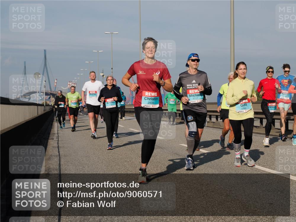 03.10.2025 - Köhlbrandbrückenlauf Fabian Wolf http://msf.ph/oto/9060571 03.10.2025 10:05:18 Position 3 2103, 2439, 1717, 1762 meine-sportfotos.de