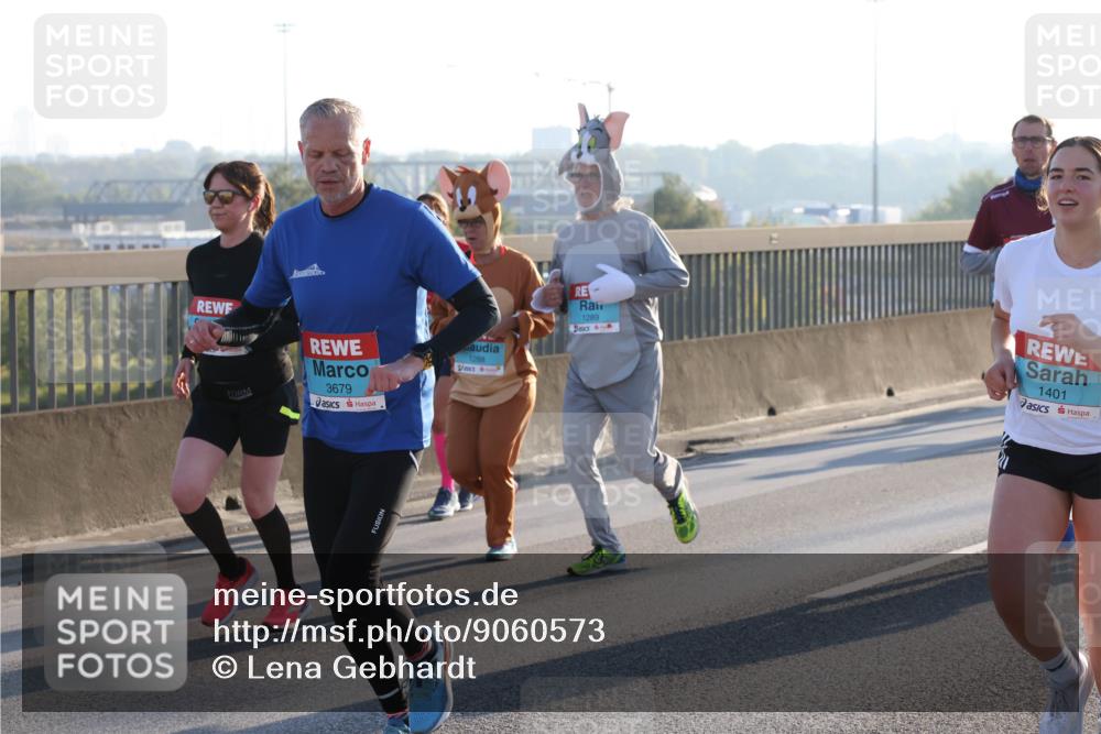 03.10.2025 - Köhlbrandbrückenlauf Lena Gebhardt http://msf.ph/oto/9060573 03.10.2025 09:19:20 Position 1 3679, 1288, 1289, 1401 meine-sportfotos.de