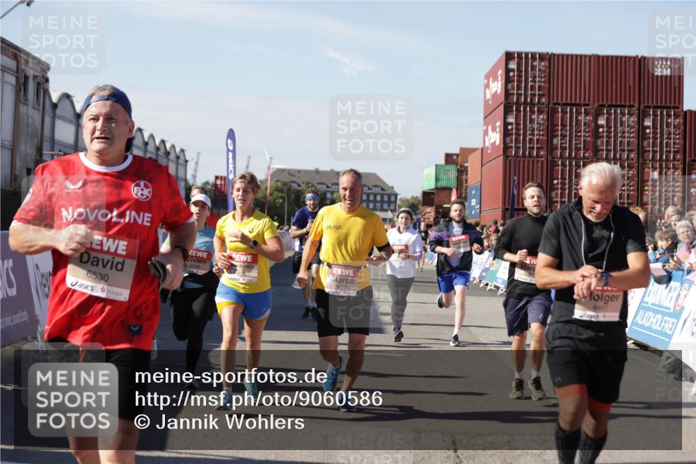 03.10.2025 - Köhlbrandbrückenlauf Jannik Wohlers http://msf.ph/oto/9060586 03.10.2025 13:12:59 Ziel 4446, 4487, 4528, 4559, 4628, 4671, 4748, 4965, 5051, 5381, 5673, 5674, 6303, 6496, 6497, 6530, 6791 meine-sportfotos.de