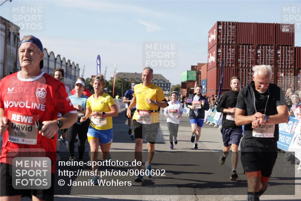 03.10.2025 - Köhlbrandbrückenlauf Jannik Wohlers http://msf.ph/oto/9060602 03.10.2025 13:12:59 Ziel 4446, 4487, 4528, 4559, 4628, 4671, 4748, 4965, 5051, 5381, 5673, 5674, 6303, 6496, 6497, 6530, 6791 meine-sportfotos.de