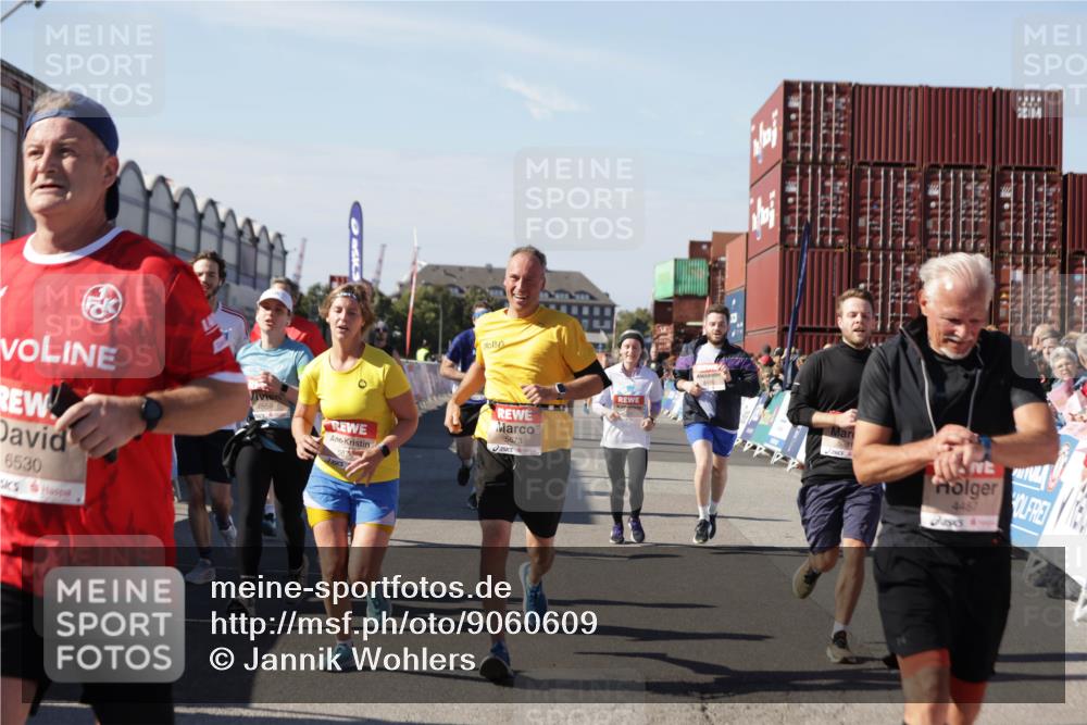 03.10.2025 - Köhlbrandbrückenlauf Jannik Wohlers http://msf.ph/oto/9060609 03.10.2025 13:13:00 Ziel 4446, 4487, 4528, 4559, 4628, 4671, 4748, 4965, 5051, 5381, 5673, 5674, 6303, 6496, 6497, 6530, 6705, 6791 meine-sportfotos.de
