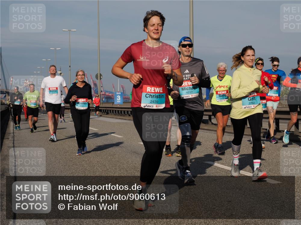 03.10.2025 - Köhlbrandbrückenlauf Fabian Wolf http://msf.ph/oto/9060613 03.10.2025 10:05:19 Position 3 2103, 3, 2439, 1717, 2742, 1762, 1709 meine-sportfotos.de