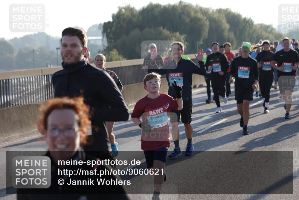 03.10.2025 - Köhlbrandbrückenlauf Jannik Wohlers http://msf.ph/oto/9060621 03.10.2025 09:22:42 Position 3 2141 meine-sportfotos.de