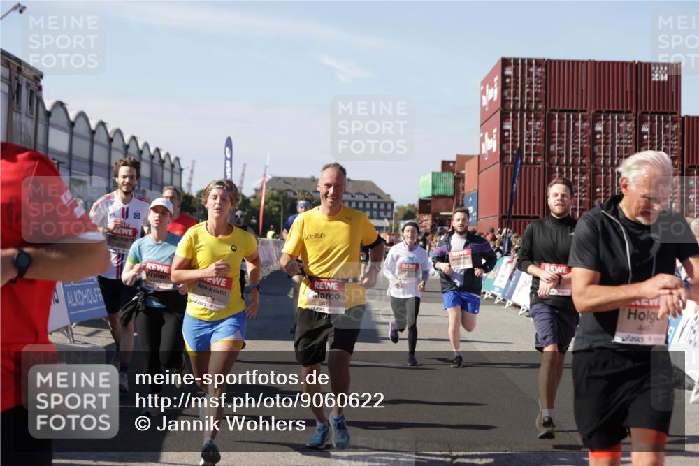 03.10.2025 - Köhlbrandbrückenlauf Jannik Wohlers http://msf.ph/oto/9060622 03.10.2025 13:13:00 Ziel 4446, 4487, 4528, 4559, 4628, 4671, 4748, 4965, 5051, 5381, 5673, 5674, 6303, 6496, 6497, 6530, 6705, 6791 meine-sportfotos.de