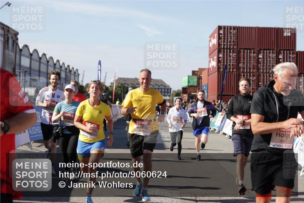 03.10.2025 - Köhlbrandbrückenlauf Jannik Wohlers http://msf.ph/oto/9060624 03.10.2025 13:13:00 Ziel 4446, 4487, 4528, 4559, 4628, 4671, 4748, 4965, 5051, 5381, 5673, 5674, 6303, 6496, 6497, 6530, 6705, 6791 meine-sportfotos.de