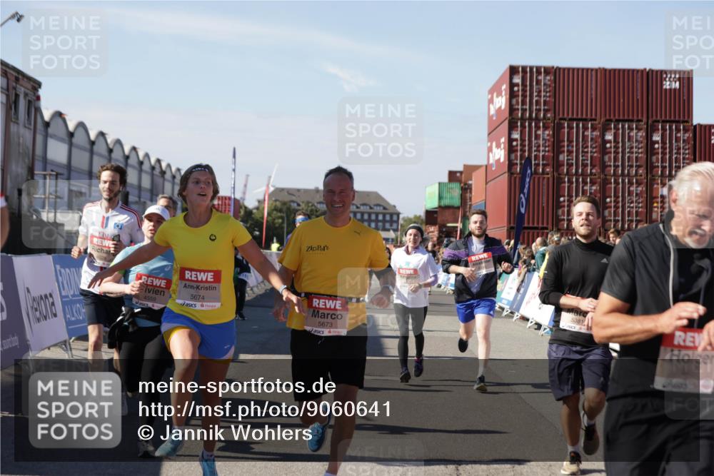 03.10.2025 - Köhlbrandbrückenlauf Jannik Wohlers http://msf.ph/oto/9060641 03.10.2025 13:13:00 Ziel 4446, 4487, 4528, 4559, 4628, 4671, 4748, 4965, 5051, 5381, 5673, 5674, 6303, 6496, 6497, 6530, 6705, 6791 meine-sportfotos.de