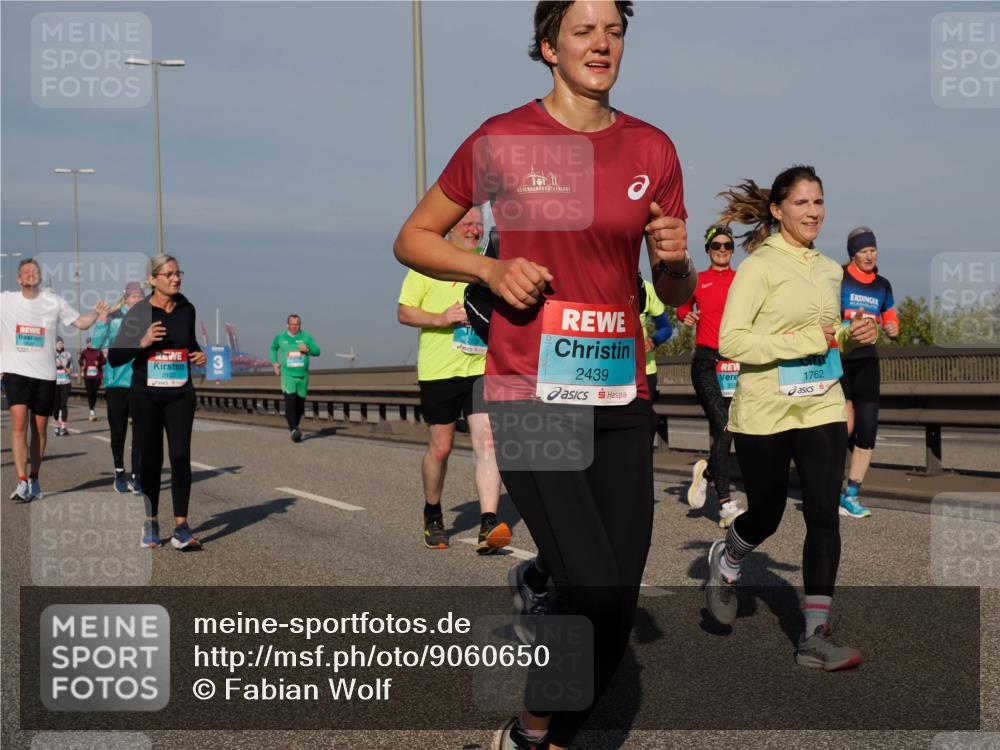 03.10.2025 - Köhlbrandbrückenlauf Fabian Wolf http://msf.ph/oto/9060650 03.10.2025 10:05:20 Position 3 2439, 2103, 1762 meine-sportfotos.de