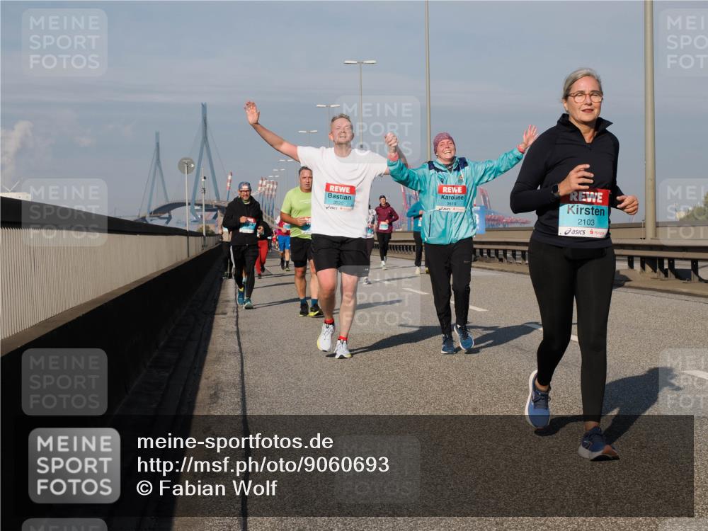 03.10.2025 - Köhlbrandbrückenlauf Fabian Wolf http://msf.ph/oto/9060693 03.10.2025 10:05:22 Position 3 3520, 3519, 2103 meine-sportfotos.de