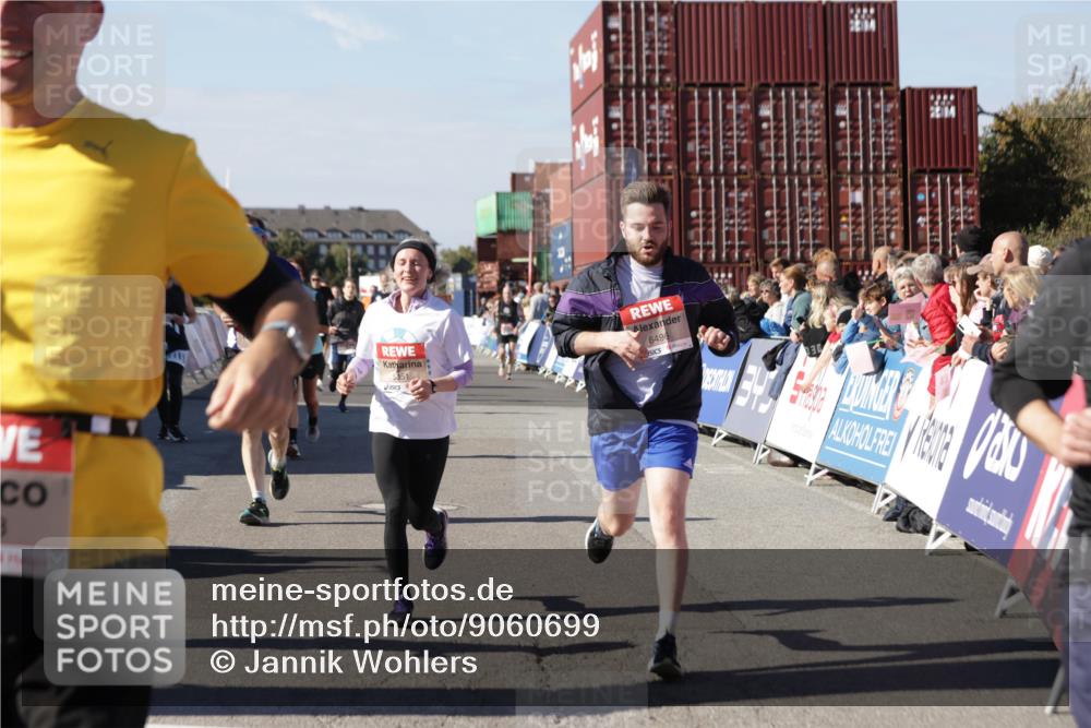 03.10.2025 - Köhlbrandbrückenlauf Jannik Wohlers http://msf.ph/oto/9060699 03.10.2025 13:13:01 Ziel 4446, 4487, 4528, 4559, 4628, 4671, 4748, 4965, 5051, 5381, 5673, 5674, 6303, 6496, 6497, 6530, 6705, 6742, 6791 meine-sportfotos.de