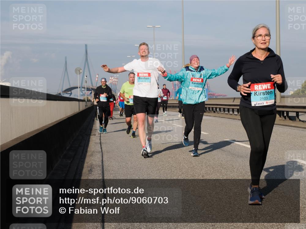 03.10.2025 - Köhlbrandbrückenlauf Fabian Wolf http://msf.ph/oto/9060703 03.10.2025 10:05:22 Position 3 3520, 3519, 2103 meine-sportfotos.de