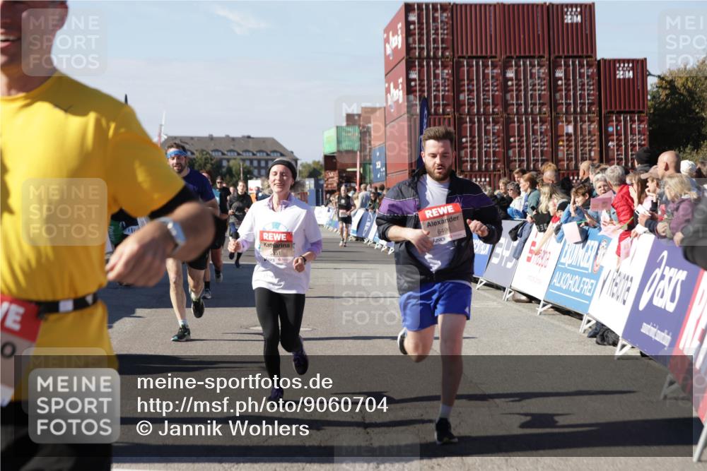03.10.2025 - Köhlbrandbrückenlauf Jannik Wohlers http://msf.ph/oto/9060704 03.10.2025 13:13:01 Ziel 4446, 4487, 4528, 4559, 4628, 4671, 4748, 4965, 5051, 5381, 5673, 5674, 6303, 6496, 6497, 6530, 6705, 6742, 6791 meine-sportfotos.de