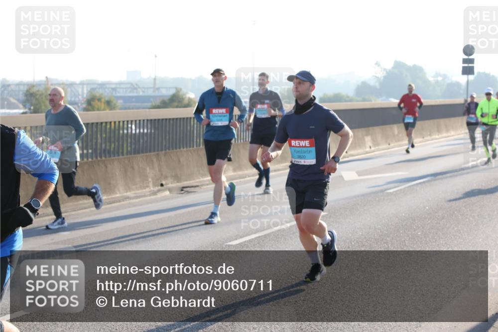 03.10.2025 - Köhlbrandbrückenlauf Lena Gebhardt http://msf.ph/oto/9060711 03.10.2025 09:19:23 Position 1 3820 meine-sportfotos.de