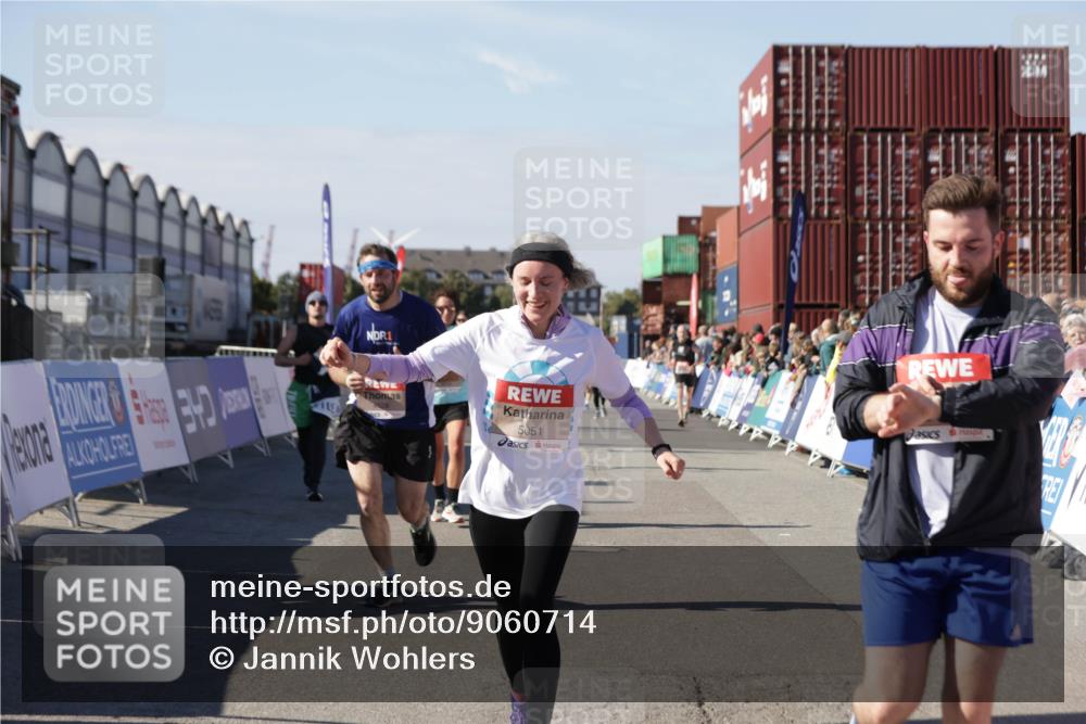 03.10.2025 - Köhlbrandbrückenlauf Jannik Wohlers http://msf.ph/oto/9060714 03.10.2025 13:13:02 Ziel 4446, 4487, 4528, 4559, 4628, 4671, 4748, 4965, 5051, 5381, 5673, 5674, 6303, 6393, 6496, 6497, 6530, 6705, 6742, 6755 meine-sportfotos.de