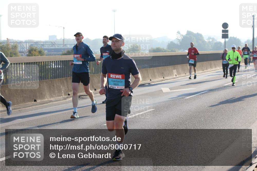 03.10.2025 - Köhlbrandbrückenlauf Lena Gebhardt http://msf.ph/oto/9060717 03.10.2025 09:19:23 Position 1 3820 meine-sportfotos.de