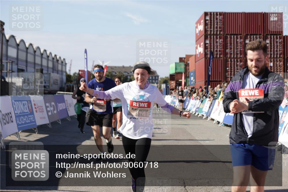 03.10.2025 - Köhlbrandbrückenlauf Jannik Wohlers http://msf.ph/oto/9060718 03.10.2025 13:13:02 Ziel 4446, 4487, 4528, 4559, 4628, 4671, 4748, 4965, 5051, 5381, 5673, 5674, 6303, 6393, 6496, 6497, 6530, 6705, 6742, 6755 meine-sportfotos.de