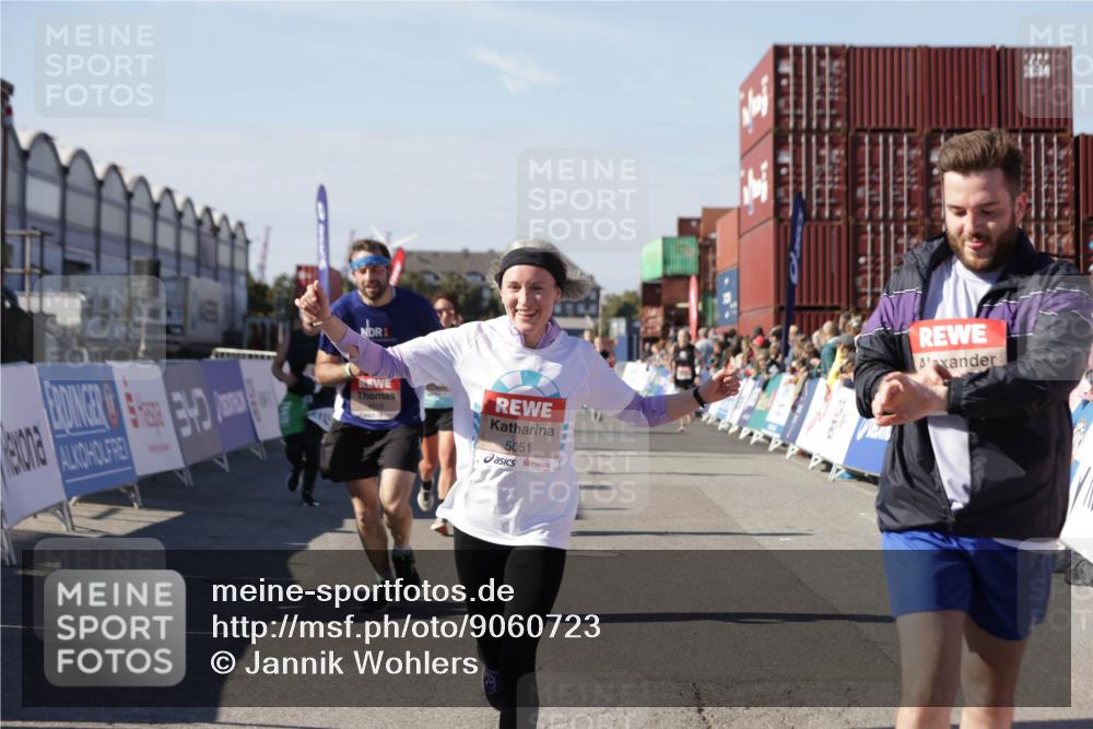 03.10.2025 - Köhlbrandbrückenlauf Jannik Wohlers http://msf.ph/oto/9060723 03.10.2025 13:13:02 Ziel 4446, 4487, 4528, 4559, 4628, 4671, 4748, 4965, 5051, 5381, 5673, 5674, 6303, 6393, 6496, 6497, 6530, 6705, 6742, 6755 meine-sportfotos.de