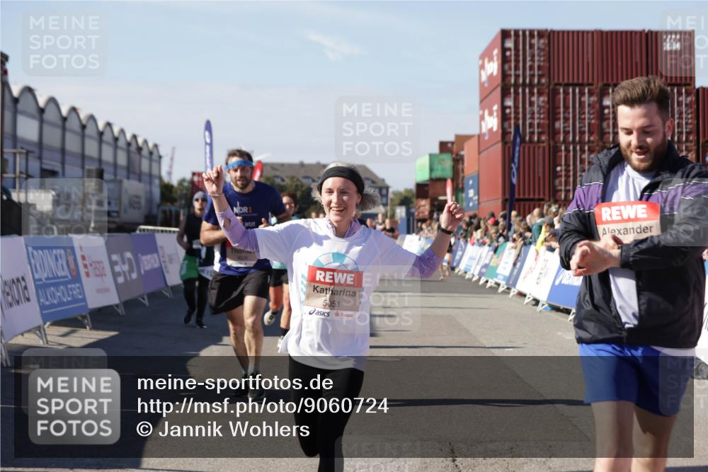 03.10.2025 - Köhlbrandbrückenlauf Jannik Wohlers http://msf.ph/oto/9060724 03.10.2025 13:13:02 Ziel 4446, 4487, 4528, 4559, 4628, 4671, 4748, 4965, 5051, 5381, 5673, 5674, 6303, 6393, 6496, 6497, 6530, 6705, 6742, 6755 meine-sportfotos.de